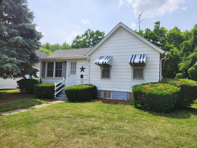 711 Avenue E Ave E, Sterling, IL 61081 - bungalow with a front yard