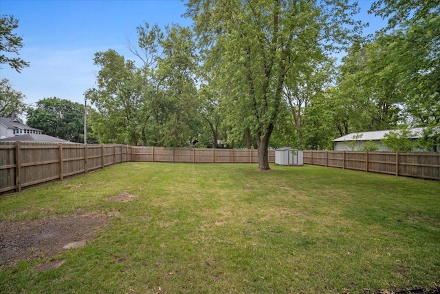 605 W 2nd N St, Wenona, IL 61377 - fenced backyard featuring a storage shed
