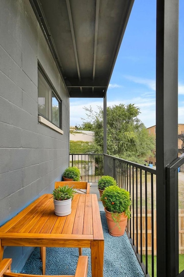 6349 S Maryland Ave, Chicago, IL 60637 - view of balcony