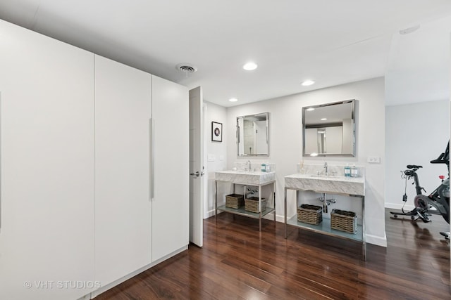424 Park Ave Unit 604, River Forest, IL 60305 - living room featuring dark wood-style flooring and recessed lighting