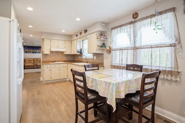 1109 S Lavergne Dr, Mount Prospect, IL 60056 - dining area with light wood-style flooring and recessed lighting