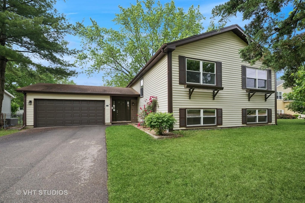 211 Sherwood Dr, Cary, IL 60013 - photo 1