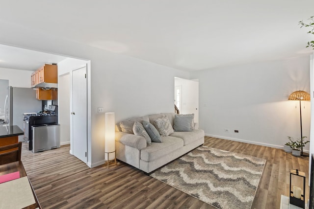2011 University Dr, Naperville, IL 60565 - living area featuring wood finished floors and baseboards