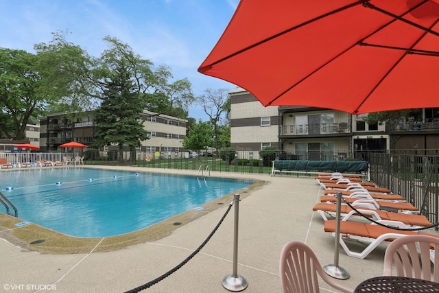 935 8th Ave Unit 1, La Grange, IL 60525 - view of community pool