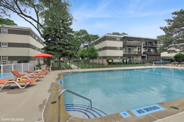 935 8th Ave Unit 1, La Grange, IL 60525 - view of community pool