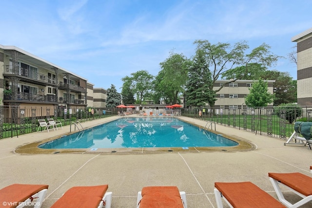 935 8th Ave Unit 1, La Grange, IL 60525 - community pool with a patio area