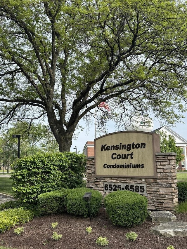6525 Main St Unit 204, Downers Grove, IL 60516 - view of community sign