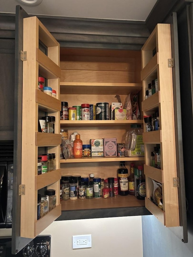 6525 Main St Unit 204, Downers Grove, IL 60516 - view of pantry