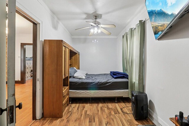 7659 S Rhodes Ave, Chicago, IL 60619 - bedroom featuring light wood finished floors, crown molding, and a ceiling fan