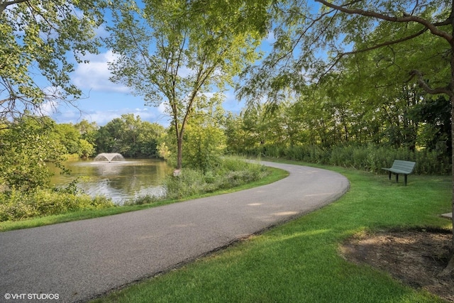 820 Weidner Rd Unit 405, Buffalo Grove, IL 60089 - surrounding community with a water view