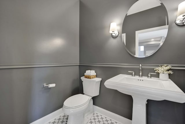 7270 Bannockburn Cir, Lakewood, IL 60014 - bathroom with toilet and baseboards