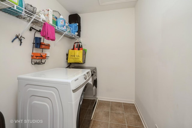 646 Grand Canyon Cir, Crystal Lake, IL 60014 - laundry area featuring separate washer and dryer and tile patterned flooring