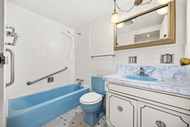 1139 Leavitt Ave Unit 313, Flossmoor, IL 60422 - full bath featuring vanity, bathtub / shower combination, tile walls, tile patterned floors, and tasteful backsplash