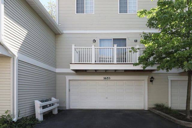 1653 Geneva Dr, Wheeling, IL 60090 - garage featuring asphalt driveway