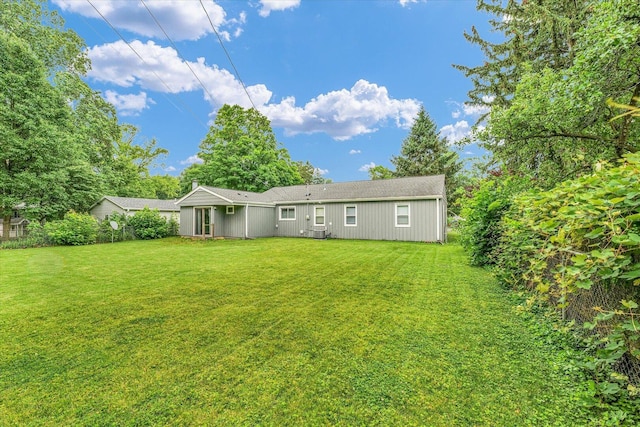 724 Dover Pl, Champaign, IL 61820 - rear view of property featuring a lawn