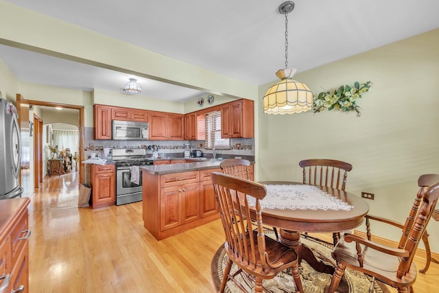 4512 S Trumbull Ave, Chicago, IL 60632 - kitchen with stainless steel appliances, tasteful backsplash, and light wood-style flooring