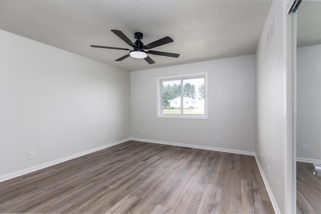 3472 N Il St Unit 23, Ottawa, IL 61350 - unfurnished room featuring wood finished floors, ceiling fan, and a textured ceiling