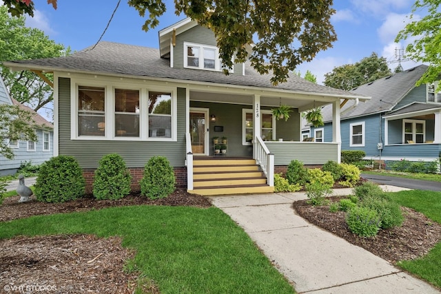 128 Coolidge Ave, Barrington, IL 60010 - bungalow-style house with a porch and a shingled roof