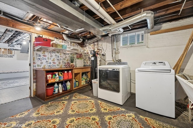 128 Coolidge Ave, Barrington, IL 60010 - laundry room featuring washing machine and clothes dryer