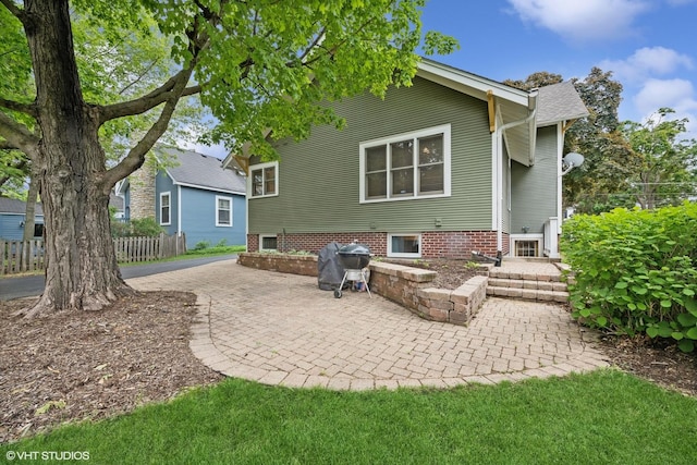 128 Coolidge Ave, Barrington, IL 60010 - back of property with a patio area