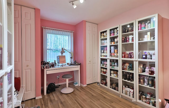 115 Red Bridge Rd, Lake Zurich, IL 60047 - sitting room with wood finished floors and baseboards