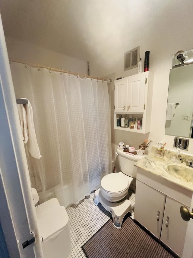 225 S Rohlwing Rd Unit 618, Palatine, IL 60074 - bathroom with vanity, shower / bathtub combination with curtain, and tile patterned flooring