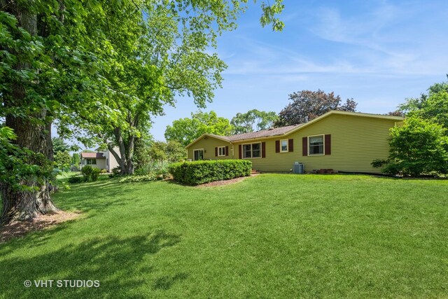 1954 Greenview St, Valparaiso, IN 46383 - view of grassy yard