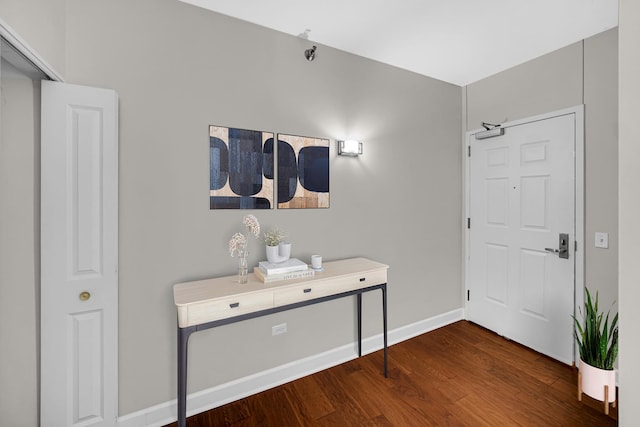 1600 S Prairie Ave Unit 1507, Chicago, IL 60616 - entryway featuring dark wood finished floors and baseboards