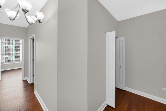 1600 S Prairie Ave Unit 1507, Chicago, IL 60616 - corridor featuring a chandelier, dark wood-style flooring, and vaulted ceiling