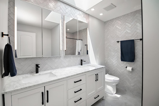 15705 Lake Hills Ct Unit 2N, Orland Park, IL 60462 - full bathroom with tile walls, double vanity, a shower with curtain, backsplash, and recessed lighting