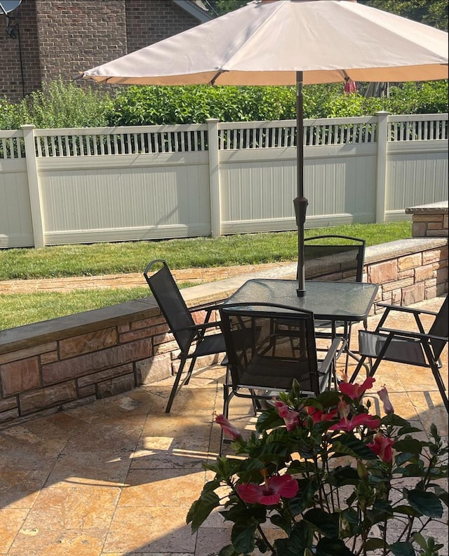 711 E Greenview Rd, Itasca, IL 60143 - view of patio / terrace with outdoor dining area