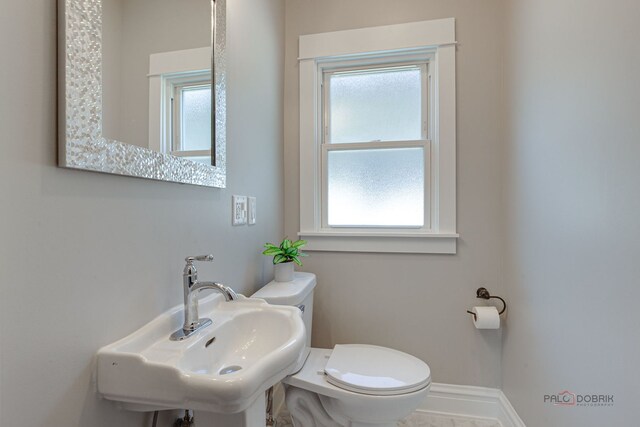 842 Mapleton Ave, Oak Park, IL 60302 - bathroom featuring plenty of natural light
