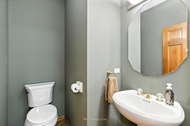 21730 Higley Ln, Frankfort, IL 60423 - half bath featuring a sink and toilet