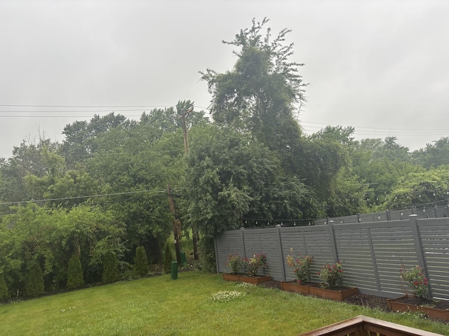 744 Academy Ave, Matteson, IL 60443 - view of yard featuring a garden