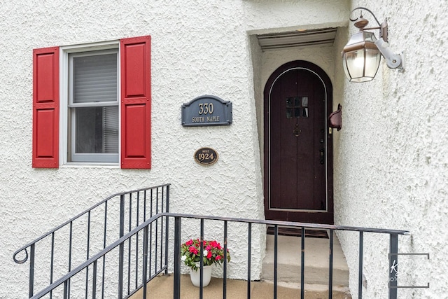 330 S Maple St, Itasca, IL 60143 - view of exterior entry with stucco siding