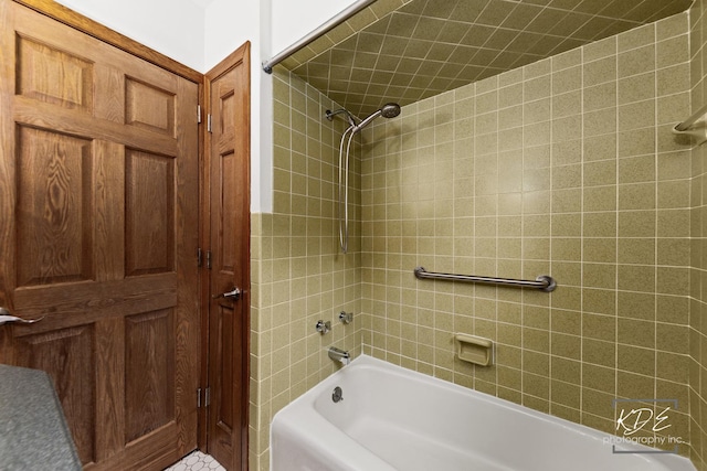 330 S Maple St, Itasca, IL 60143 - full bathroom featuring  shower combination
