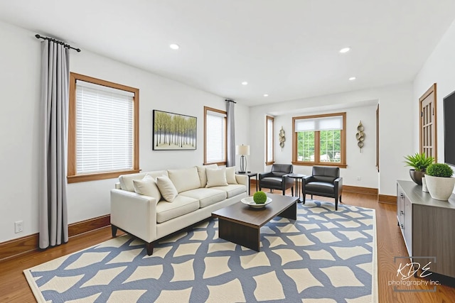 330 S Maple St, Itasca, IL 60143 - living area featuring wood finished floors and recessed lighting
