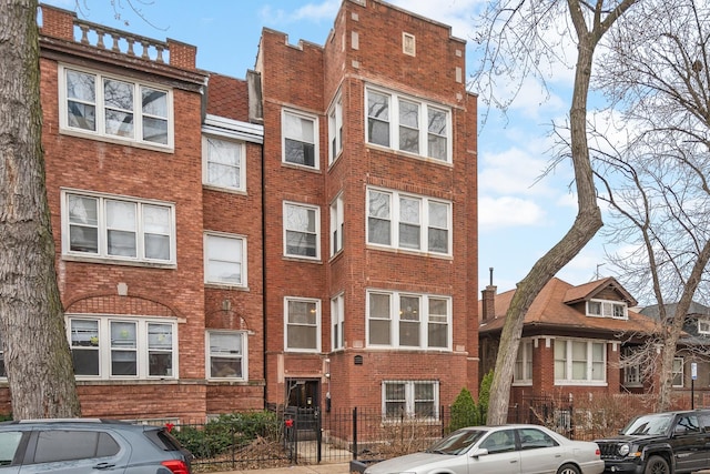 4906 N Whipple St, Chicago, IL 60625 - photo 1