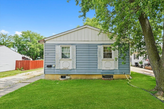 1616 Wilcox St, Crest Hill, IL 60435 - view of front of home with board and batten siding