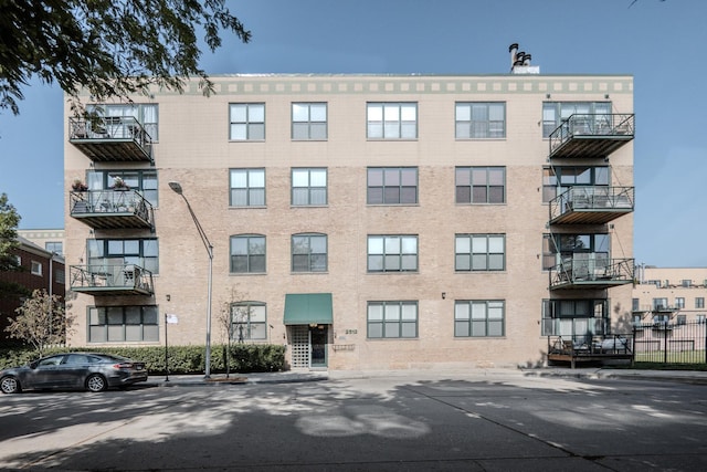 2512 N Bosworth Ave Unit 403, Chicago, IL 60614 - photo 1