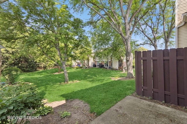 614 Hillview Ct, West Chicago, IL 60185 - view of yard