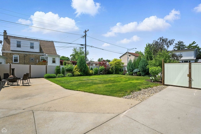 7515 W Roscoe St, Chicago, IL 60634 - view of yard with a gate and a patio