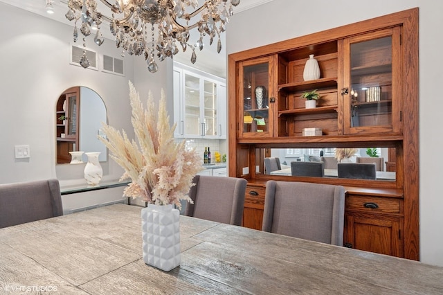 3715 N Wayne Ave, Chicago, IL 60613 - dining room featuring a chandelier and arched walkways