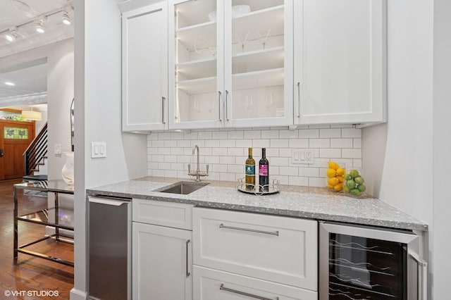 3715 N Wayne Ave, Chicago, IL 60613 - indoor bar with wine cooler, dark wood-style floors, tasteful backsplash, and stairway