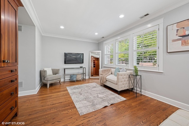 3715 N Wayne Ave, Chicago, IL 60613 - living area featuring ornamental molding, wood finished floors, and recessed lighting