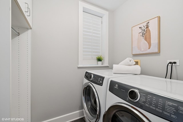 3715 N Wayne Ave, Chicago, IL 60613 - laundry room with separate washer and dryer and cabinet space