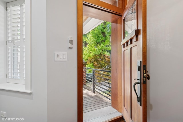 3715 N Wayne Ave, Chicago, IL 60613 - entryway with plenty of natural light