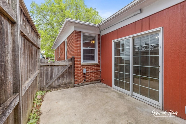 902 W Downer Pl, Aurora, IL 60506 - view of patio