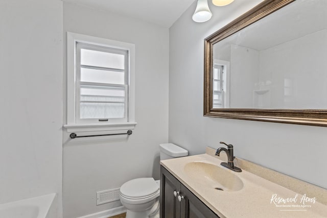 902 W Downer Pl, Aurora, IL 60506 - bathroom with vanity and a bathtub