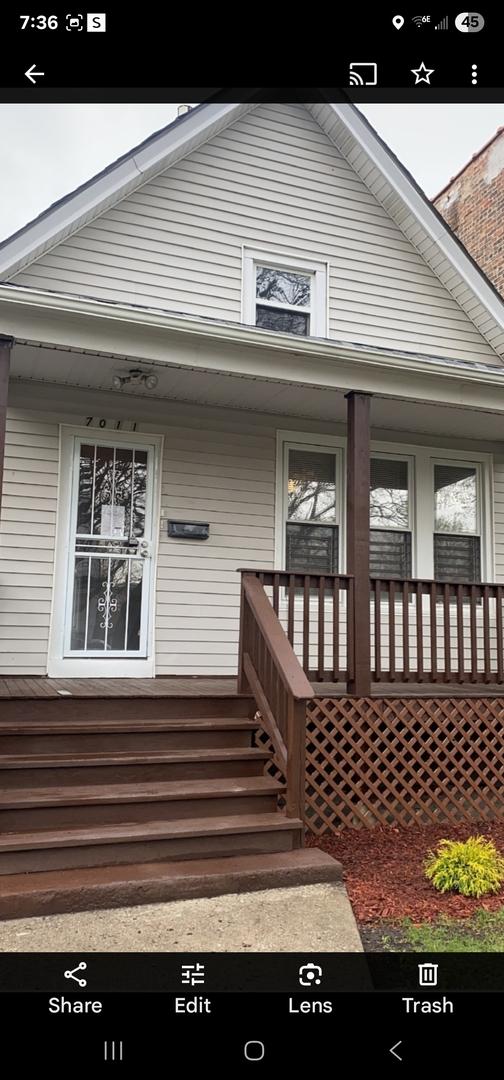 view of exterior entry featuring a porch